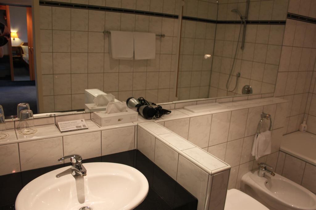 Hotel-Gasthof Die Post Brennerei Frankenhoehe Schillingsfürst Rum bild