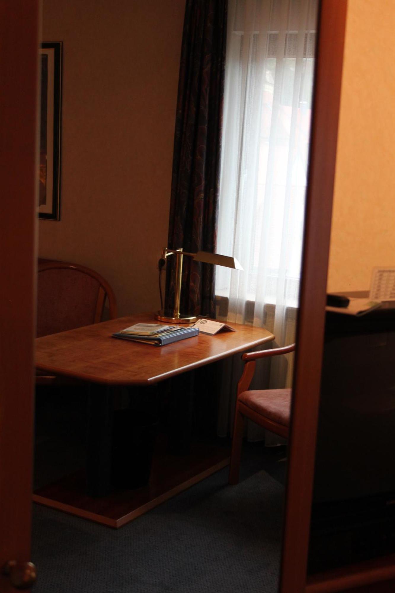 Hotel-Gasthof Die Post Brennerei Frankenhoehe Schillingsfürst Rum bild