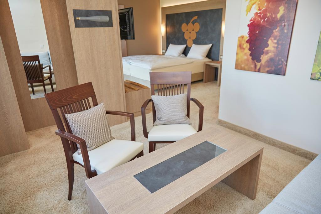Hotel-Gasthof Die Post Brennerei Frankenhoehe Schillingsfürst Exteriör bild