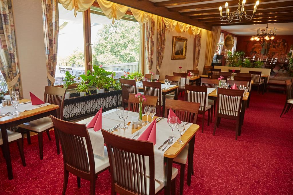 Hotel-Gasthof Die Post Brennerei Frankenhoehe Schillingsfürst Exteriör bild